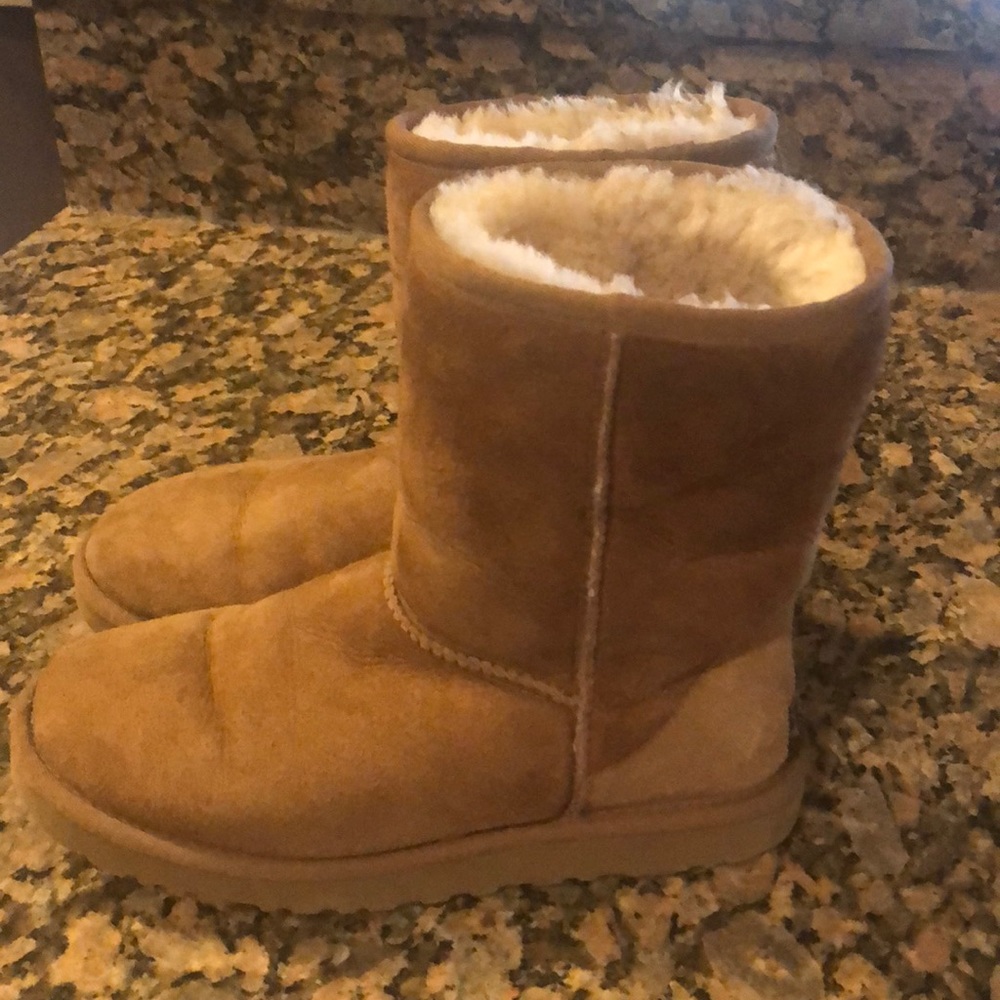 Chestnut UGG Boots size 6 , fits size 7